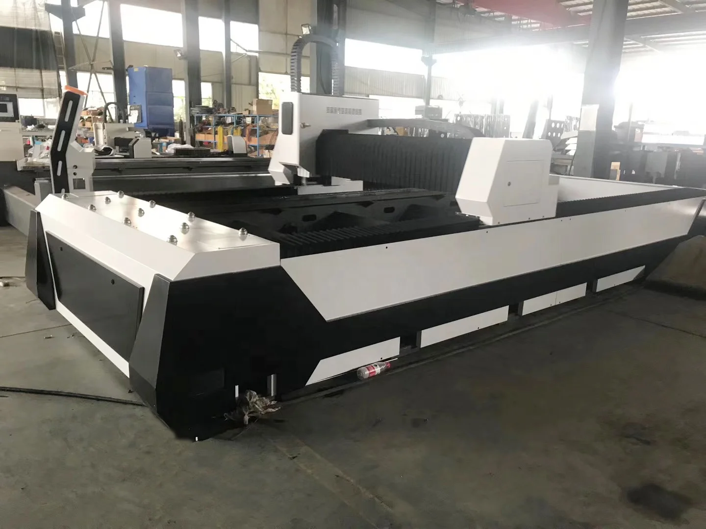 Hot Selling Cheap CNC plasma cutter table 1530 and 200A plasma Power cutting 40mm /1530 plasma cutting machine