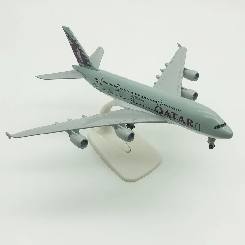 1/400 модель самолета Qatar Airways A380 18 см