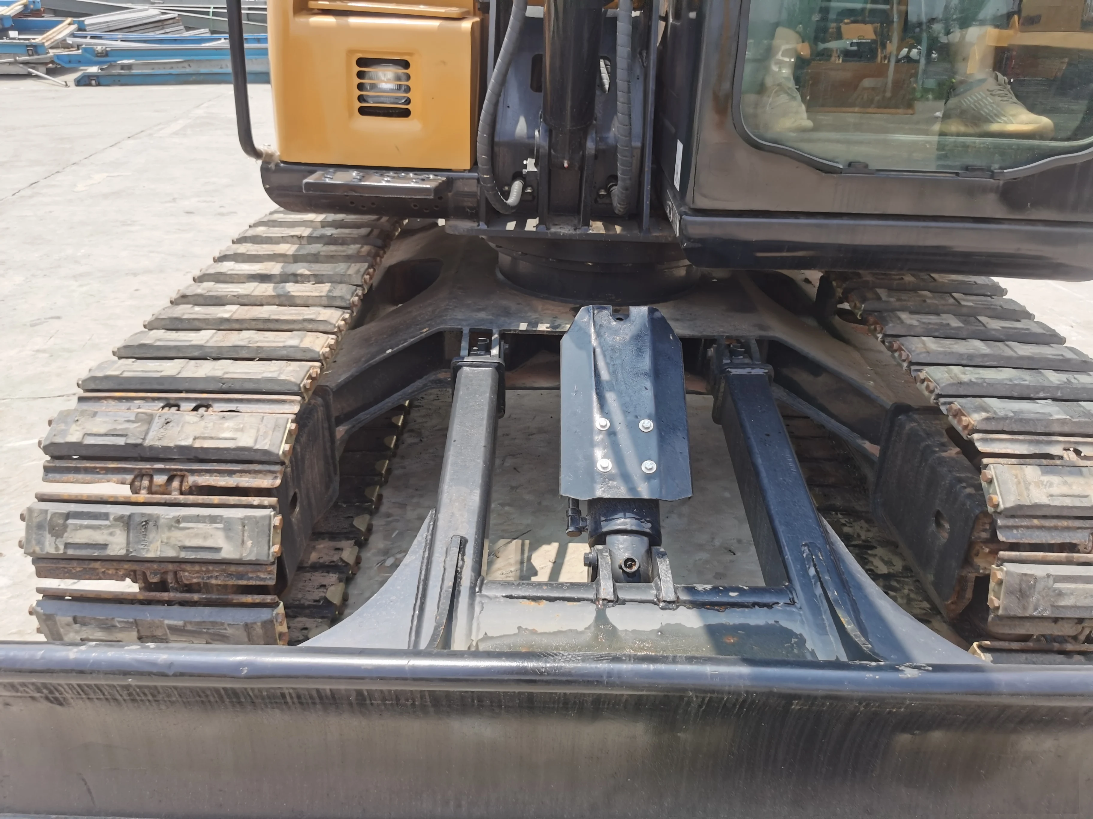 SANYS COMPACT POWERHOUSE SY75C 7.35TON EXCAVATOR WITH 11.5 RPM SWIFT ROTATION AND 0.3 CUBIC METER EFFICIENCY