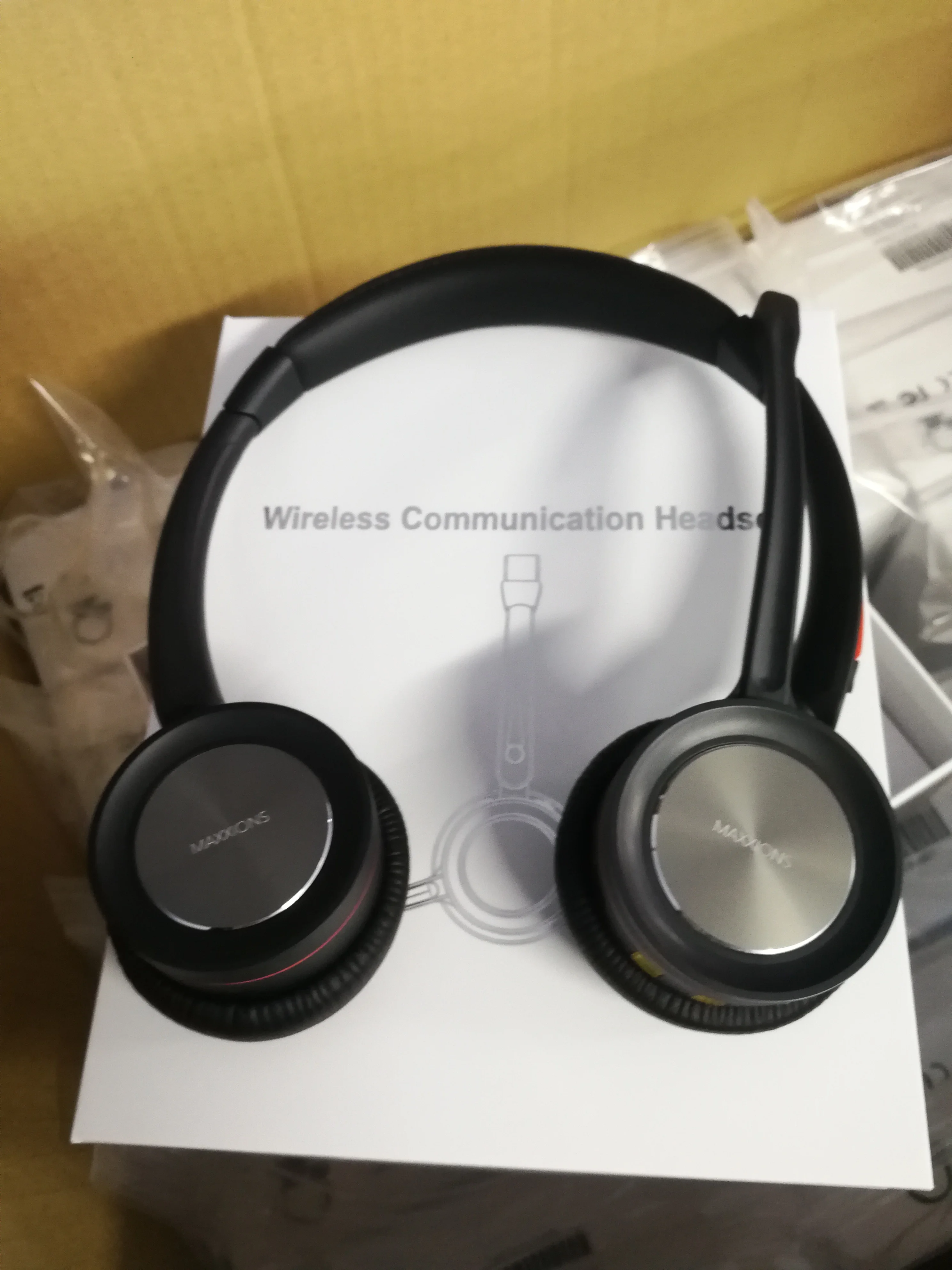 High quality noise cancelling wireless communication headphone headset for office, call center and home work