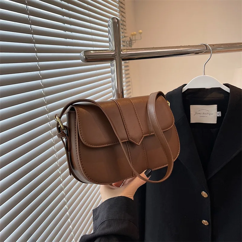 New trendy and versatile diagonal shoulder bag, popular on the internet, fashionable small square bag