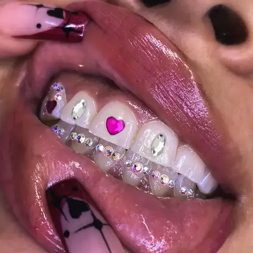 Wholesale  Lead Free  Luxury Shinning Flat Tooth Gem Diamond Jewelry Crystal Tooth Gems Customized Box Tooth Jewelry