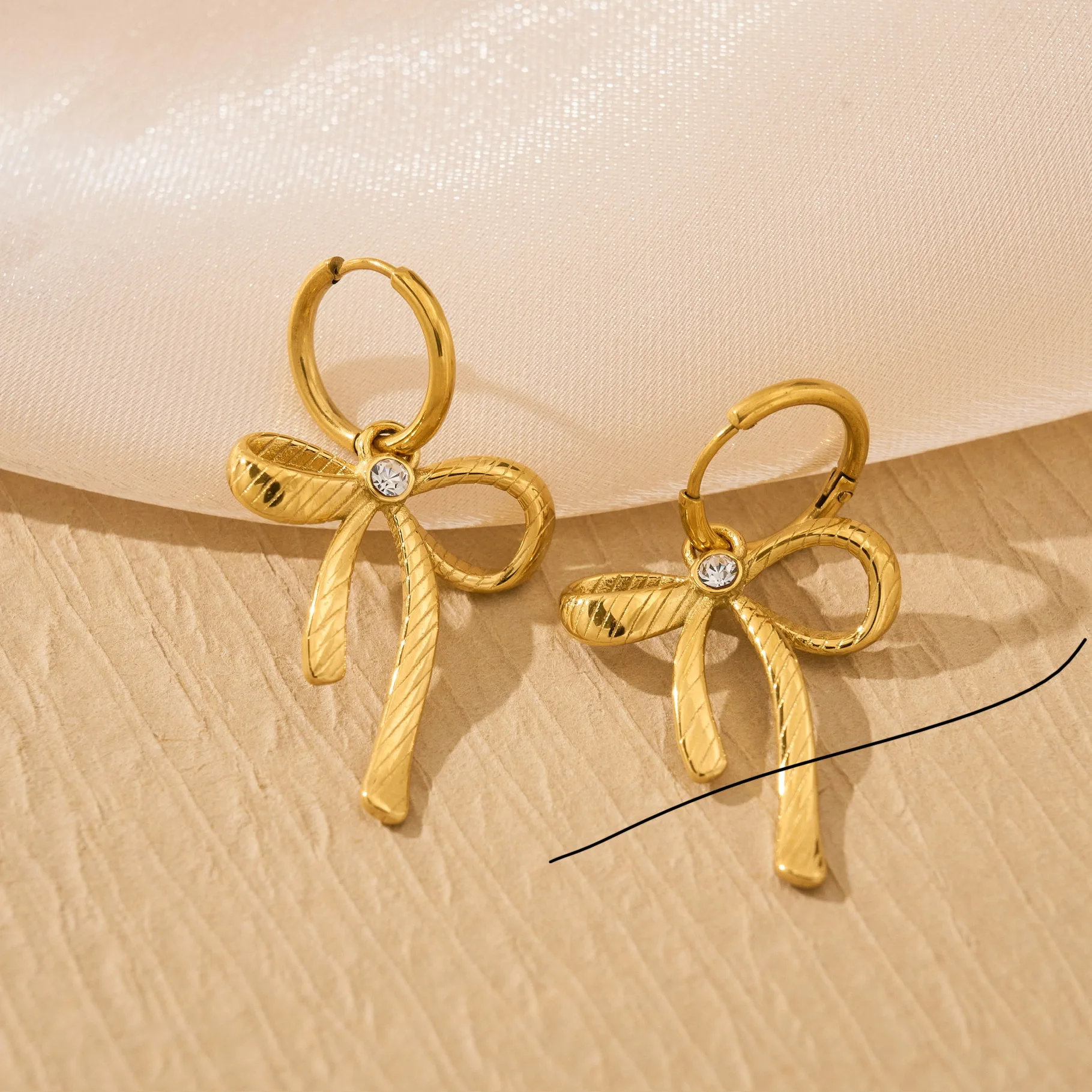 Dazan New Winter INS Trendy 18k Pvd Gold Plated Stainless Steel Vintage Super Shine French Butterfly Bow Zircon Tie Earrings