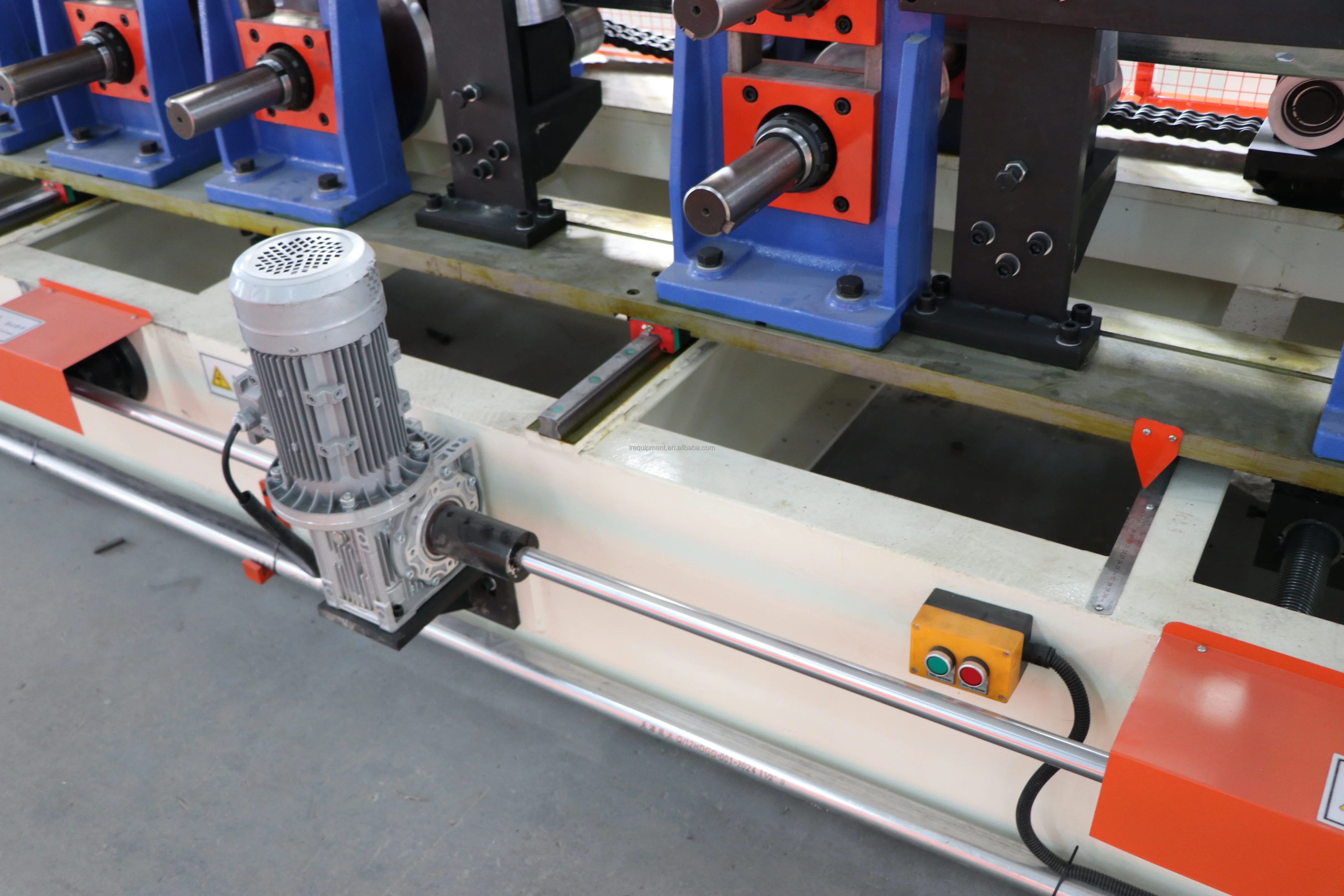 Stud and Track Rolling Machinery for CU Purlin Roll Forming Machine Price