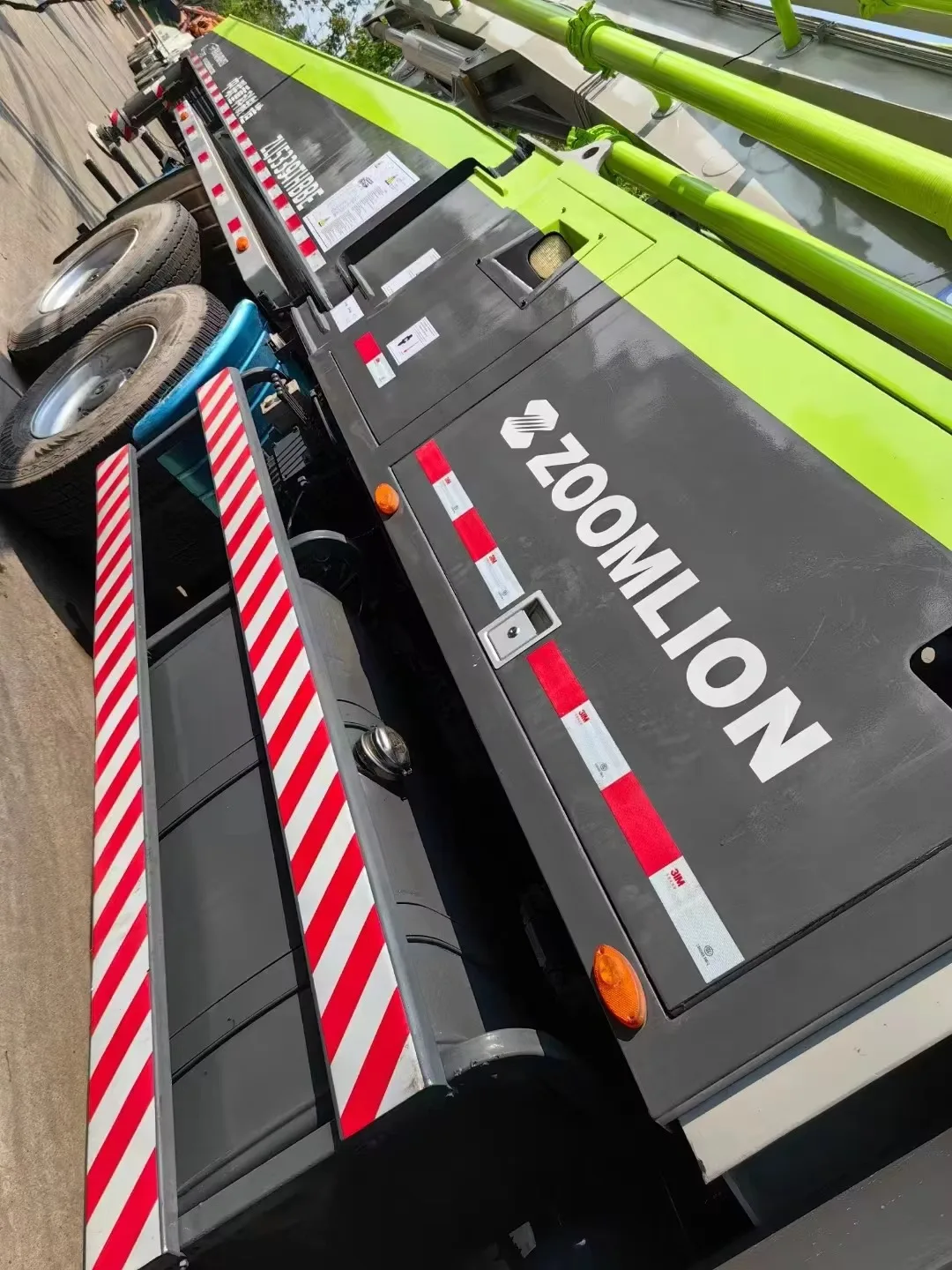 Zoomlion Mercedes-Benz 47m Used Concrete Pump Truck 12 Years Old 300kw Power 5 Section Moving Boom Truck