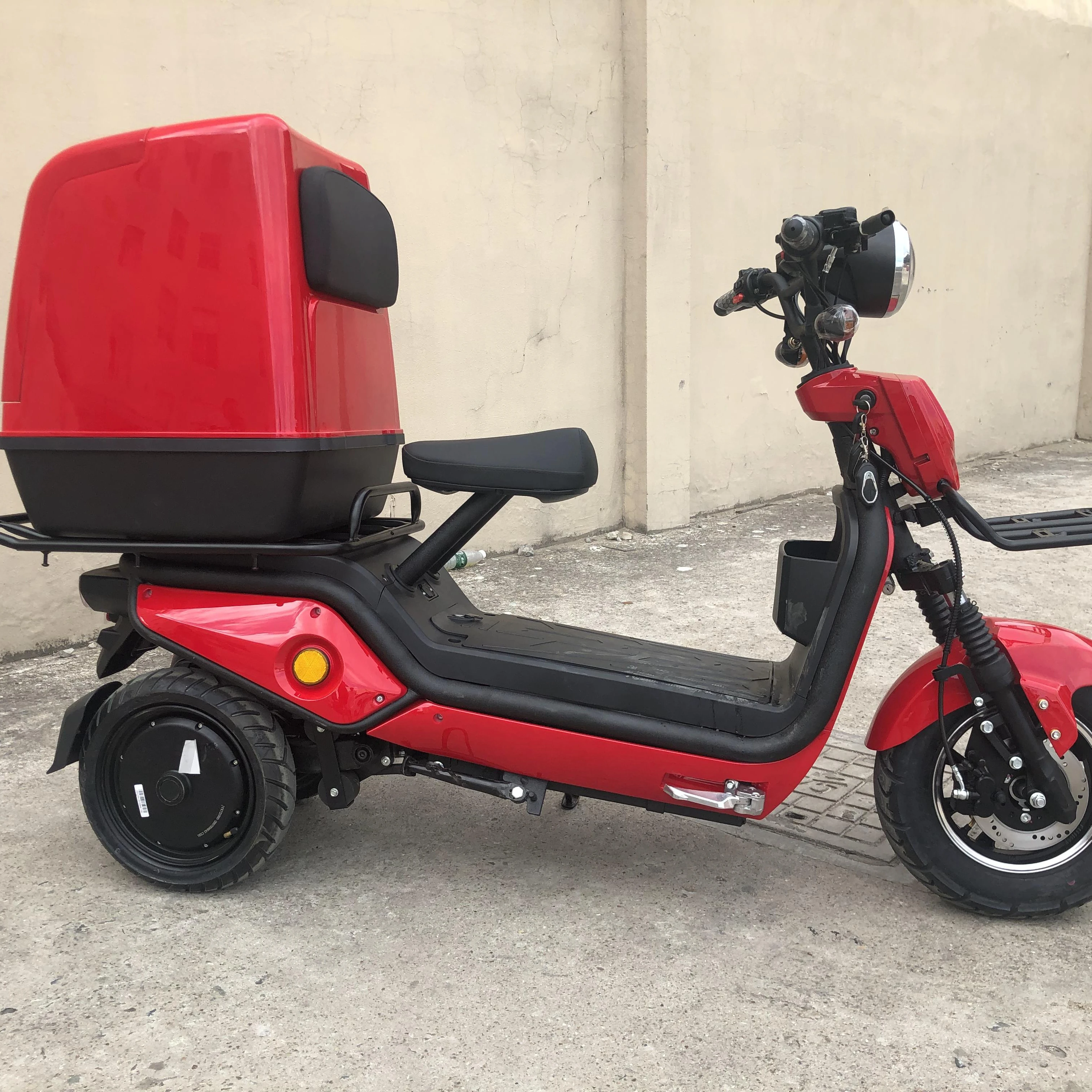 The fine quality Lithium Battery Brushless motor 1500W electric moped motorcycle