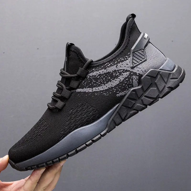 Made in China Hot Selling Breathable Flying Customized Shoes Increased Running Shoes Men