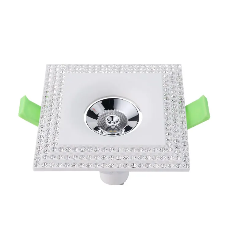 Высокое качество, индивидуальный антибликовый квадратный Светодиодный точечный светильник skd mr16 gu10 с кристальной рамой (1600339624776)