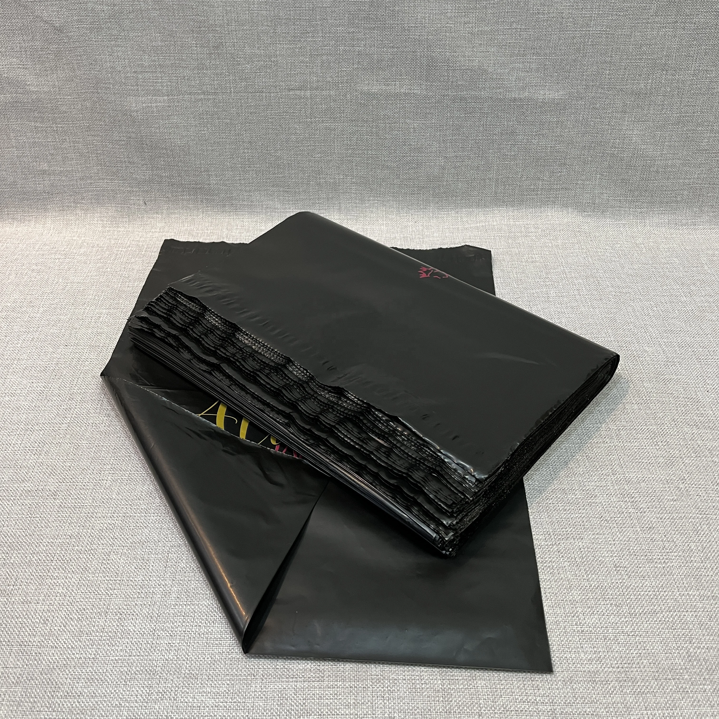 Пользовательский красочный логотип матовый черный поли конверт сумка для доставки почтовый пакет