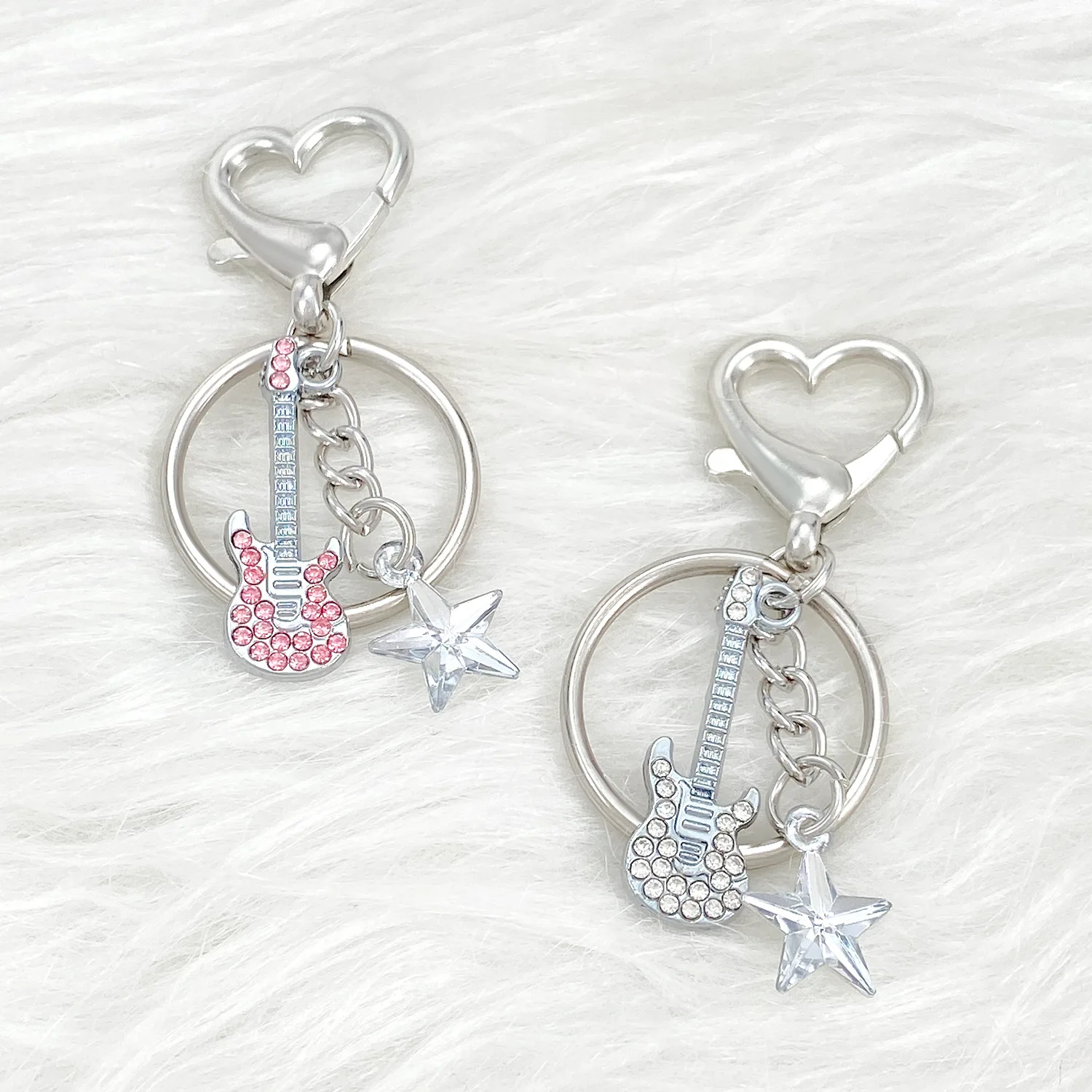 wholesale creative musical instrument pendant activity gift package hanging decoration metal baking paint guitar keychain