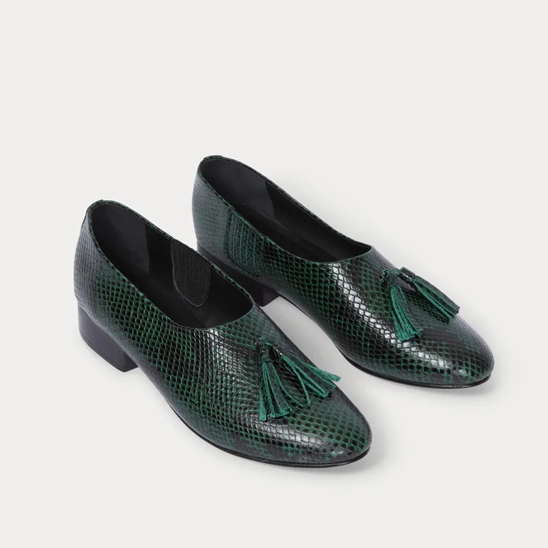 2024 Custom Genuine Leather Ladies Loafer Shoes Light Weight Hard-Wearing Snake Pattern Flat Heel Loafers for Autumn Season