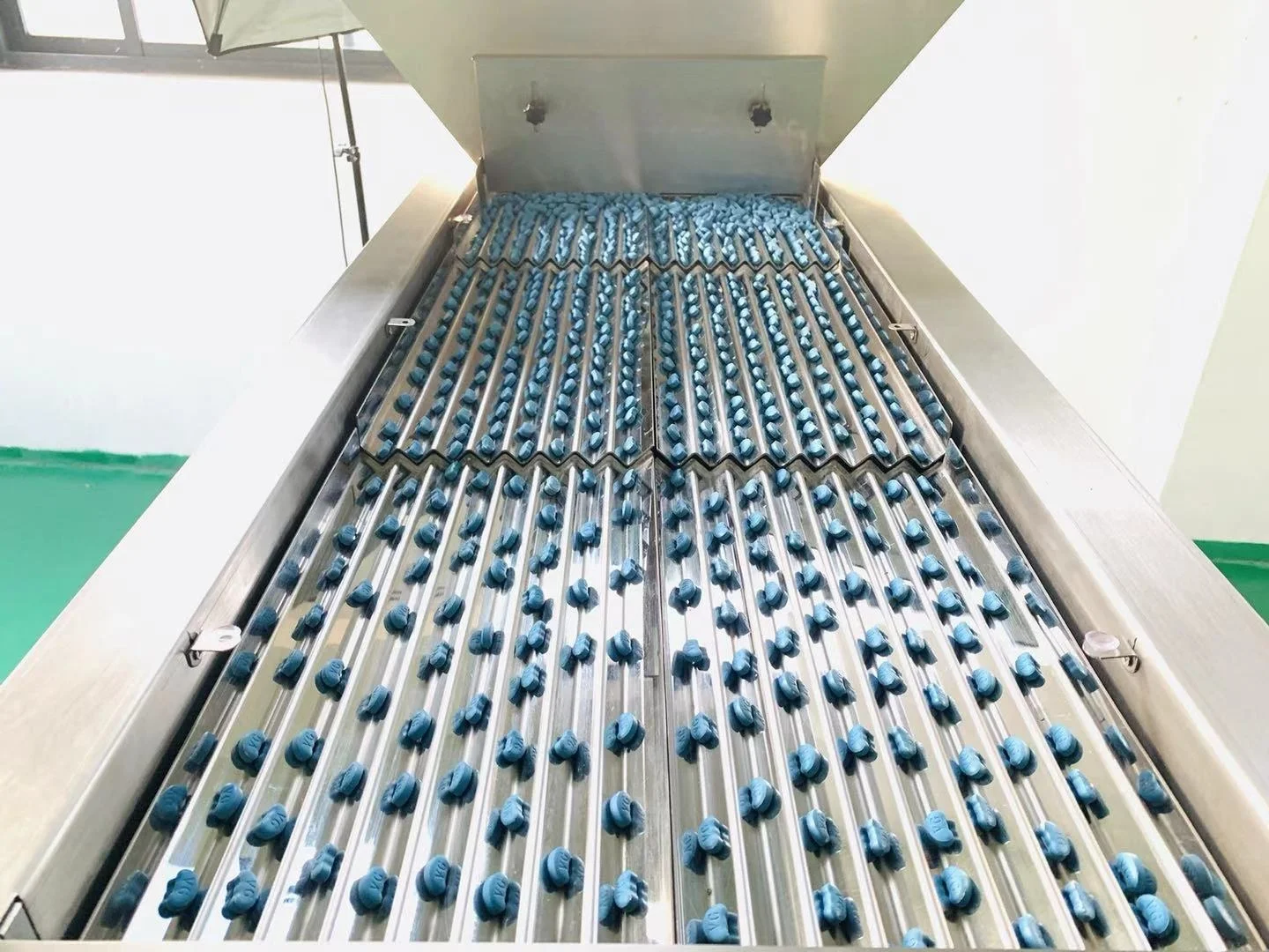 China full semi automatic electronic tablet capsule candy chewing gum counting machine