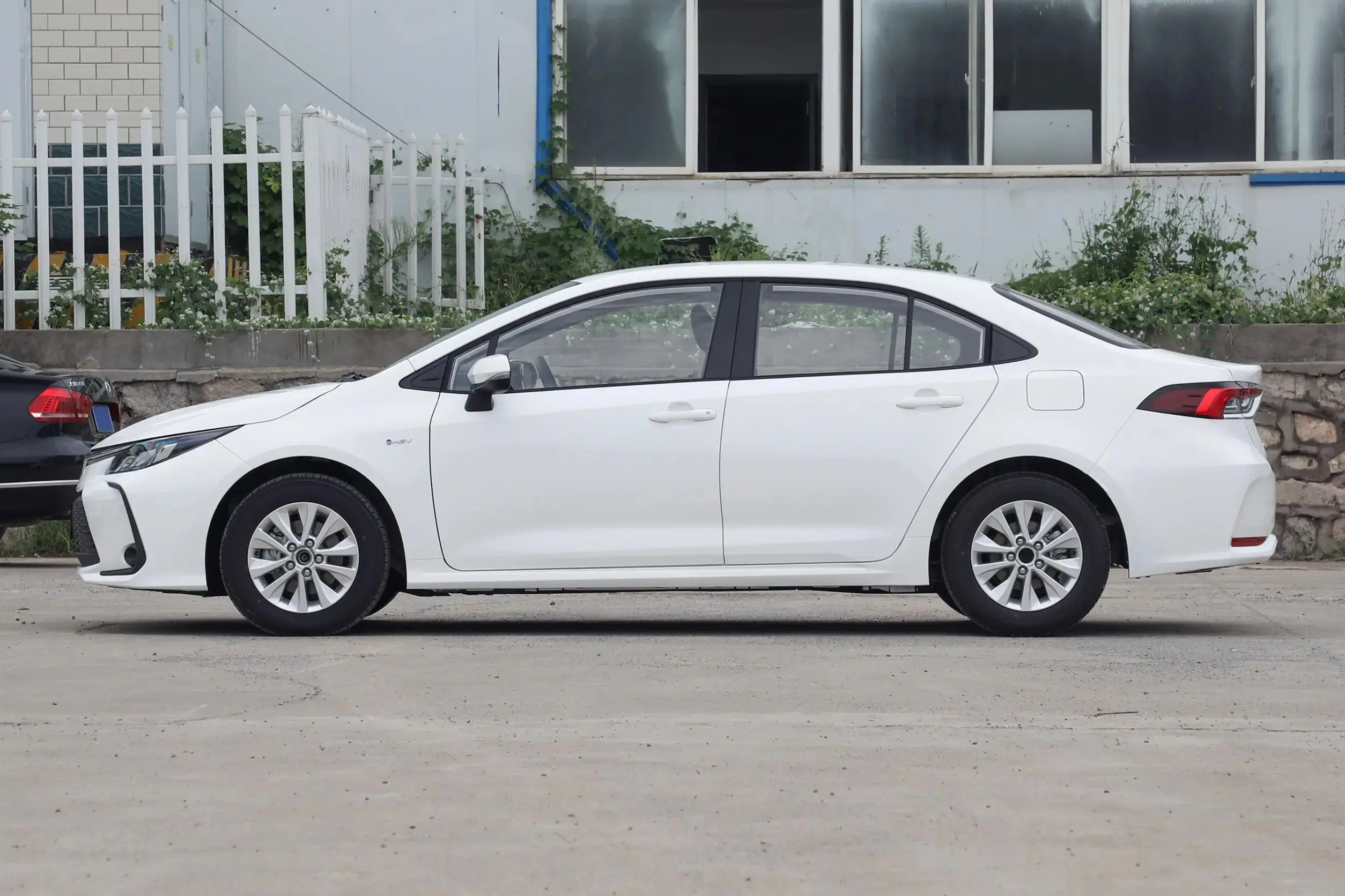 Предоплата 2024 TOYOTA COROLLA 1 8 л E-CVT бензиновый гибридный автомобиль левое рулевое управление corolla низкая цена хорошая производительность