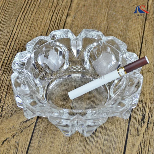 Стеклянная пепельница для курения