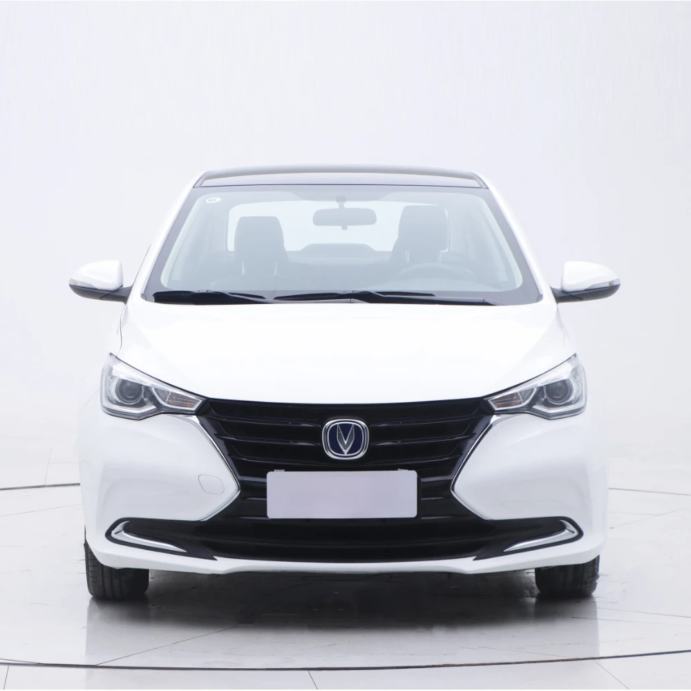 Китайский производитель Changan Yuexiang 4-дверный 5-местный бензиновый седан