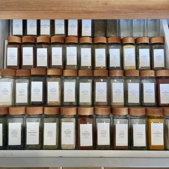 New Hot Sale 24pcs of 120ml Glass Spice Jars set with Acacia Lids and Labels Stickers, 4oz Empty Square Spice Bottles Spice Jar