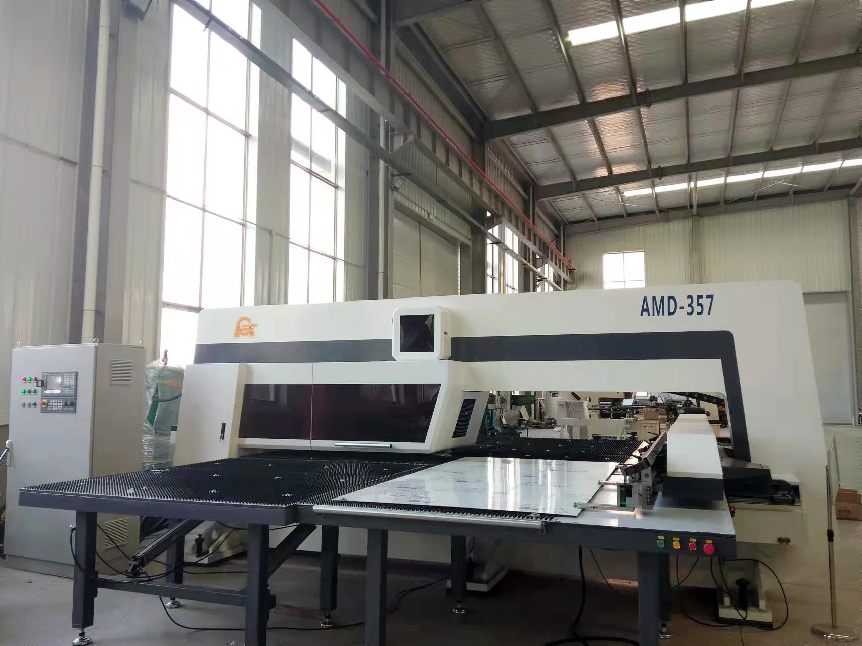 Poinconneuse a Tourelle/CNC Turret Punching Machine