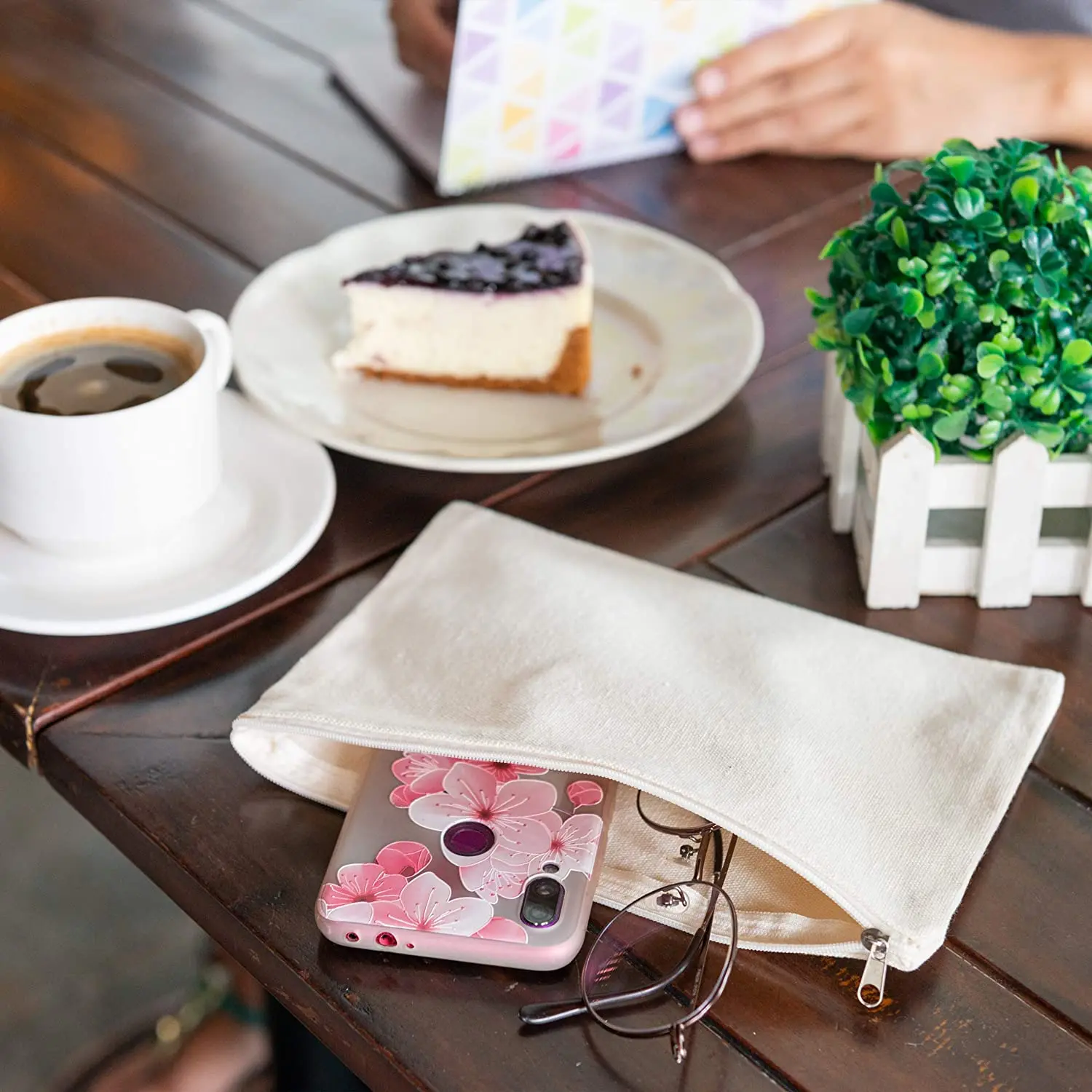 Конкурентоспособная Цена по прейскуранту завода изготовителя запас нескольких Коло пенал на молнии, изготовленным на заказ логосом холщовый пенал на молнии