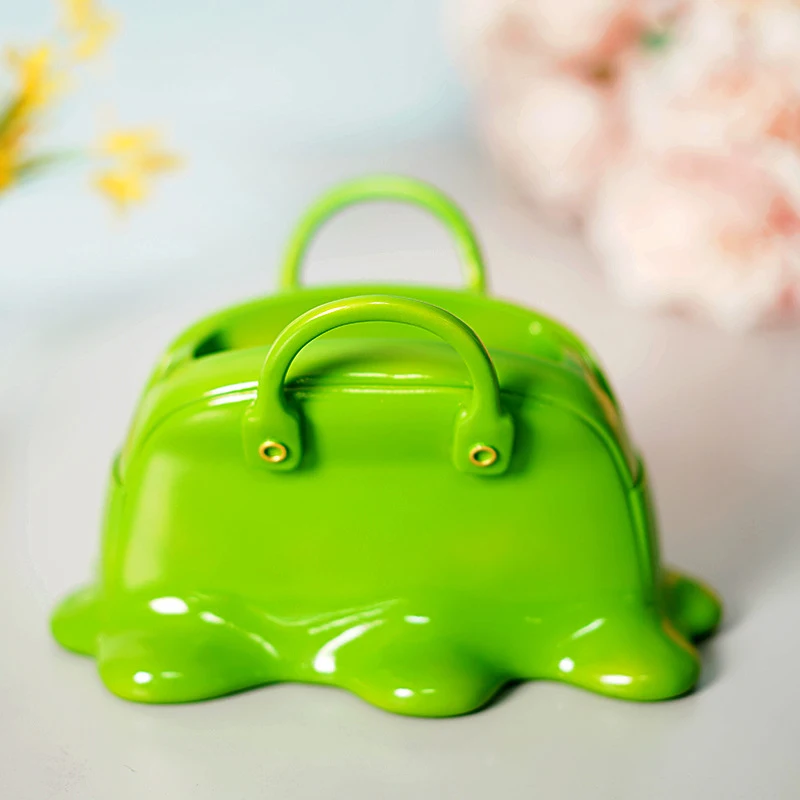 O&M Cute Girl Handbag Vase Home Resin Decoration Resin Flower Vase