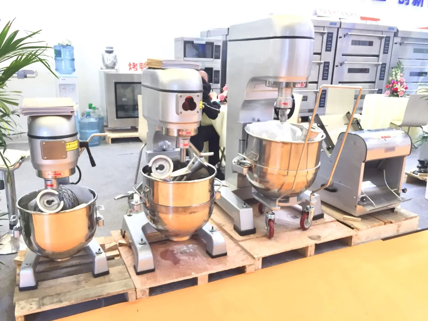 40L Stainless Steel High Speed Electric Bread Mixer Planetary Cake Mixer Price