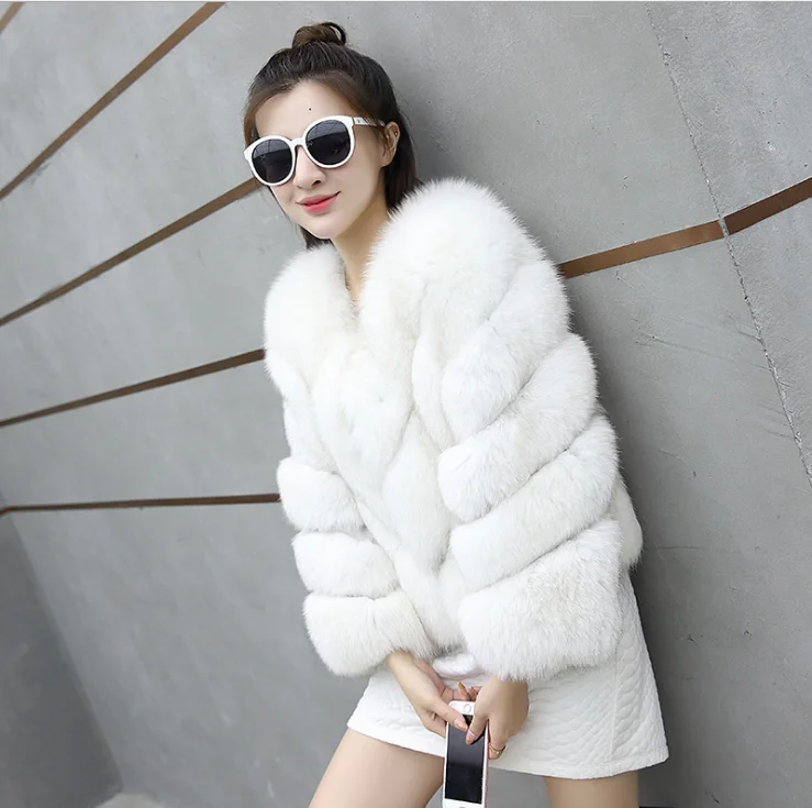 White fashion fox fur fur, artificial fur imitation fox fur fur fur, large size fur coat