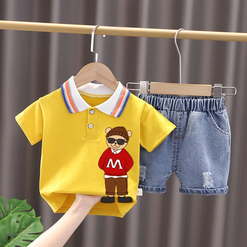 2022 Boys cotton summer printed round neck T-shirt and plain fabric stretch waist casual shorts set for children aged 5-6