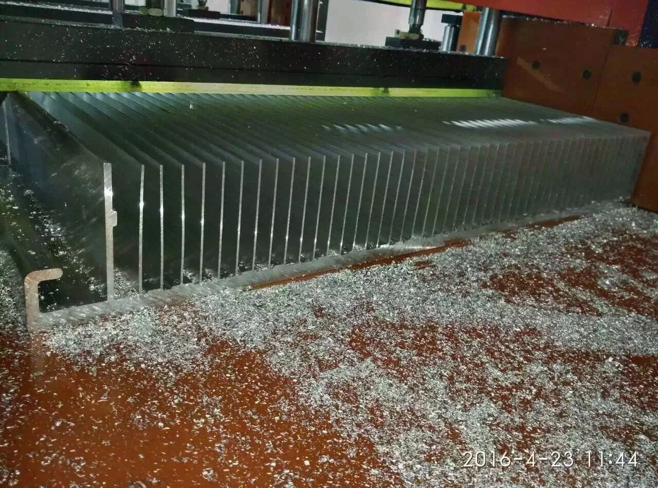 YT400 CNC Automatic aluminum profile cutting machine with cutting saw for window door