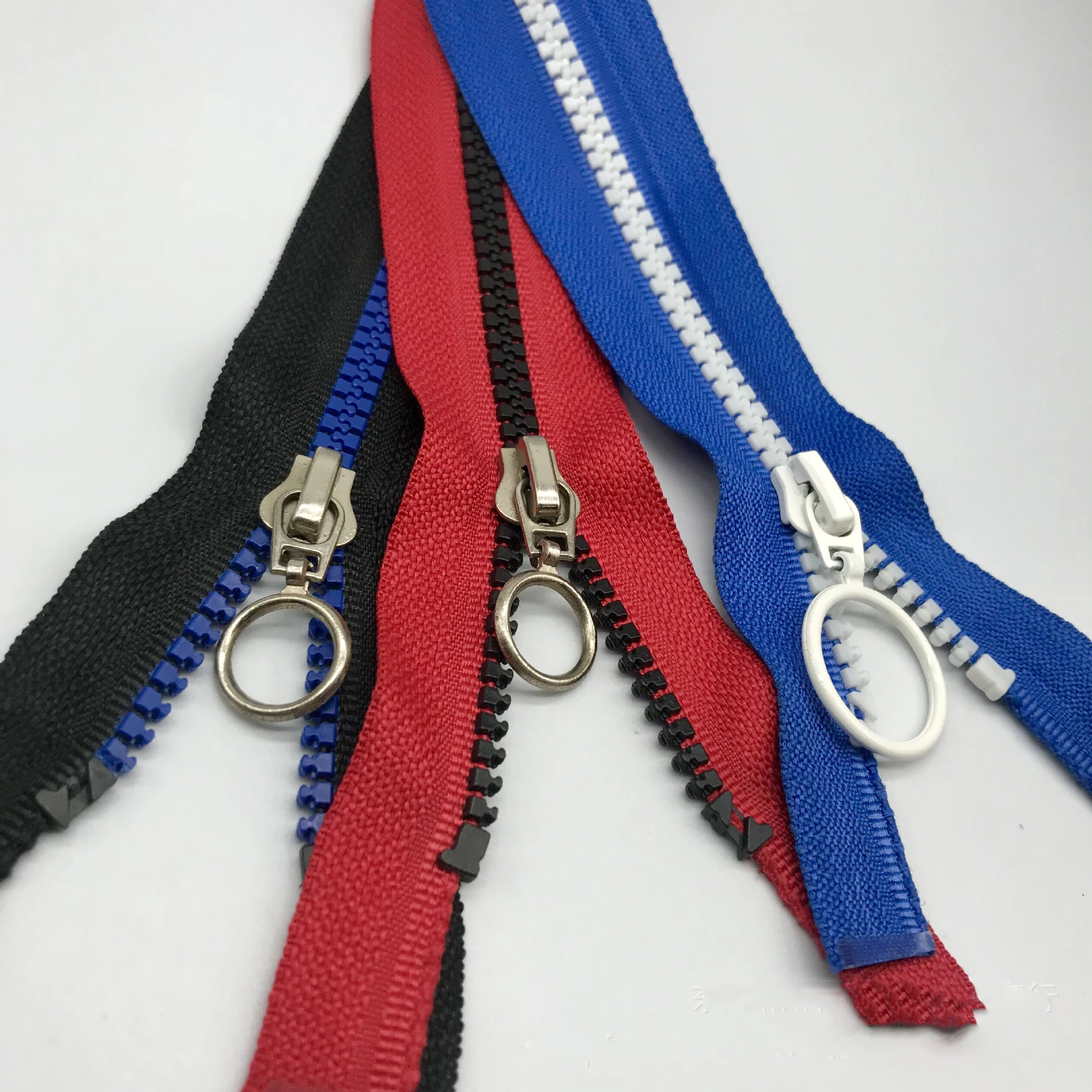 Younus Wholesale Sales 5# Resin Zipper Various Color Tooth Edge Zipper For Bags Clothing Clothes Furniture Zipper