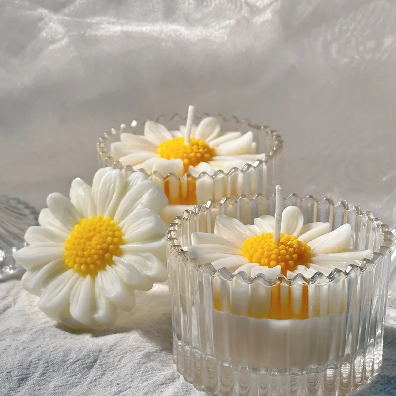 Decorative White Sunflower Soy Wax Mini Aroma Candles Luxury Glass Jar Cute Daisy Flower Scented Candles With Lid
