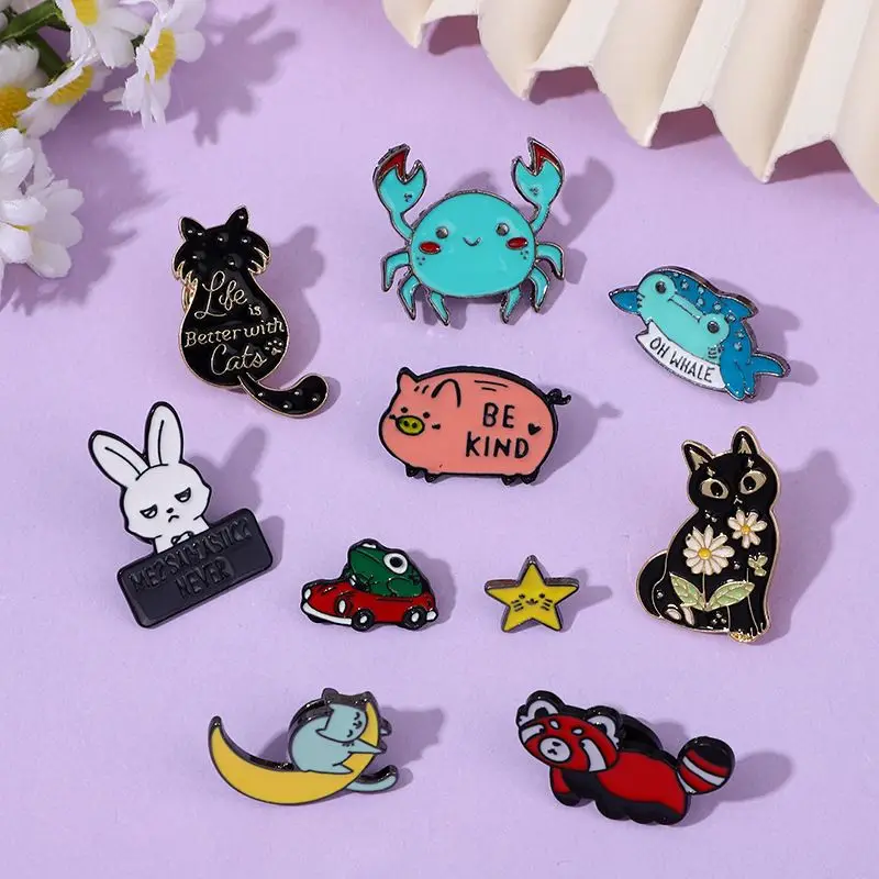 New Hot Selling Creative Versatile Decoration Brooch Cartoon Animal Small Raccoon Crab Whale Cat Cute Alloy Badge