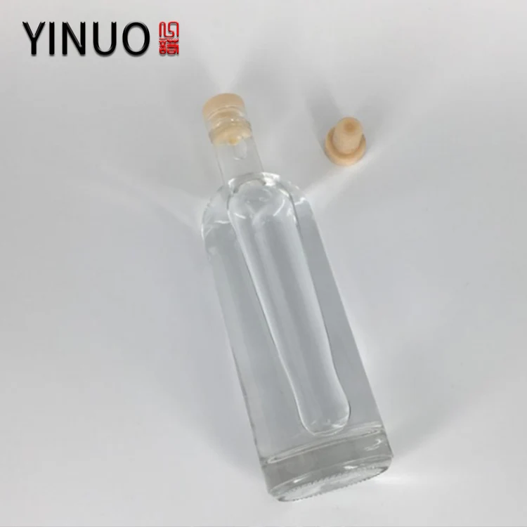 Wholesale 700ml fancy high quality cheap clear whisky bottle