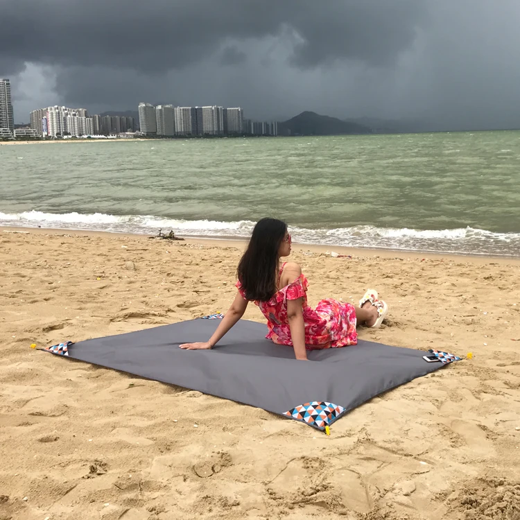 2021 Hot selling Wholesale hot selling waterproof pocket camping travel beach sand free blanket picnic mat