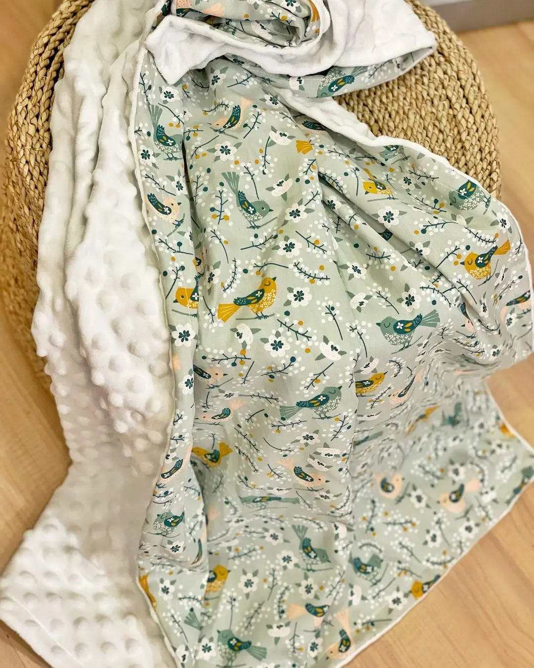 High Quality 100% Polyester Luxury Knitted Warm Thick Winter Fleece Infants Minky Dot Child Comforter Blanket for Baby