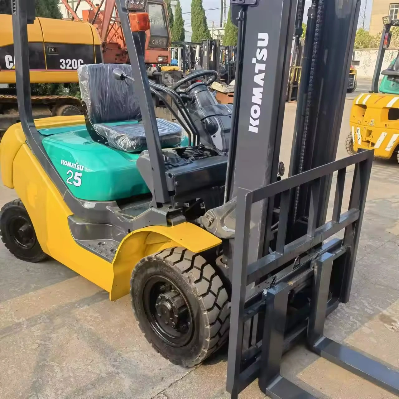 Высококачественный Подержанный Komatsu японский ходовой кондиции fd25 2.5ton вилочный погрузчик komatsu FD25