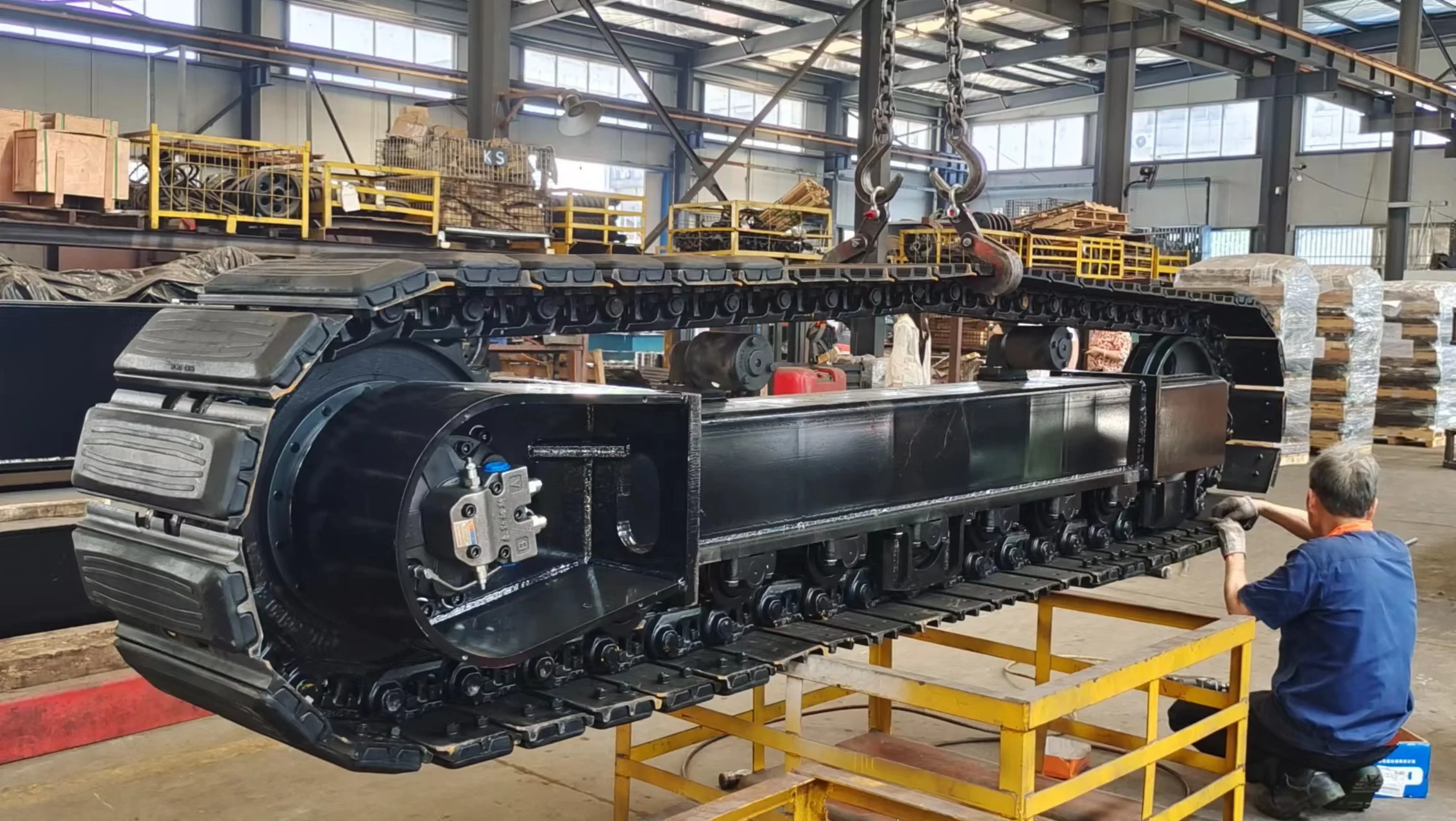 Yijiang Solutions Heavy Equipment Drilling Crane Mobile Crusher New Rubber Steel Track Undercarriage Engine Manufactured China