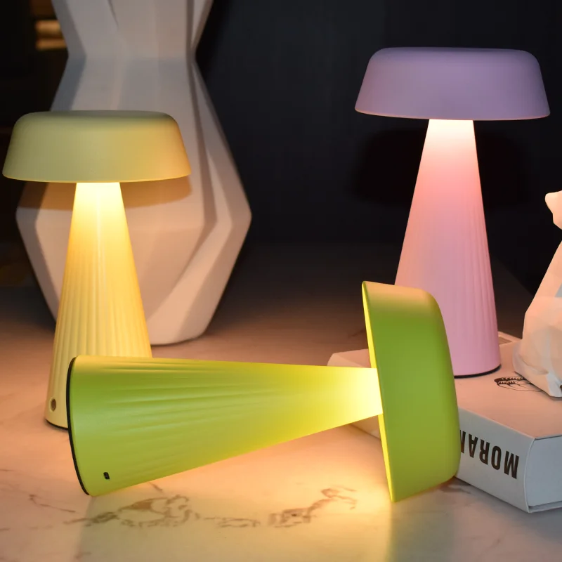 Modern Nordic Restaurant Cordless Mini Rechargeable Metal Touch Hotel Bar Living Room Decoration Led Mushroom Table Lamp
