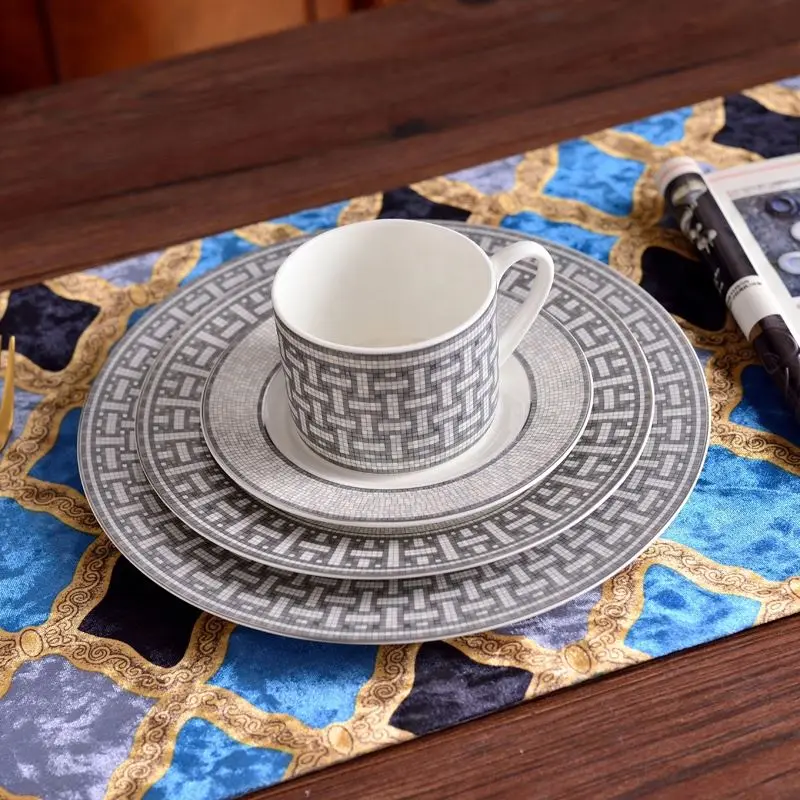 Wholesale 4 Pcs  Ceramic Dinner Plates Coffee Cup Saucer Western Luxury Dining Room Porcelain Dinnerware Sets