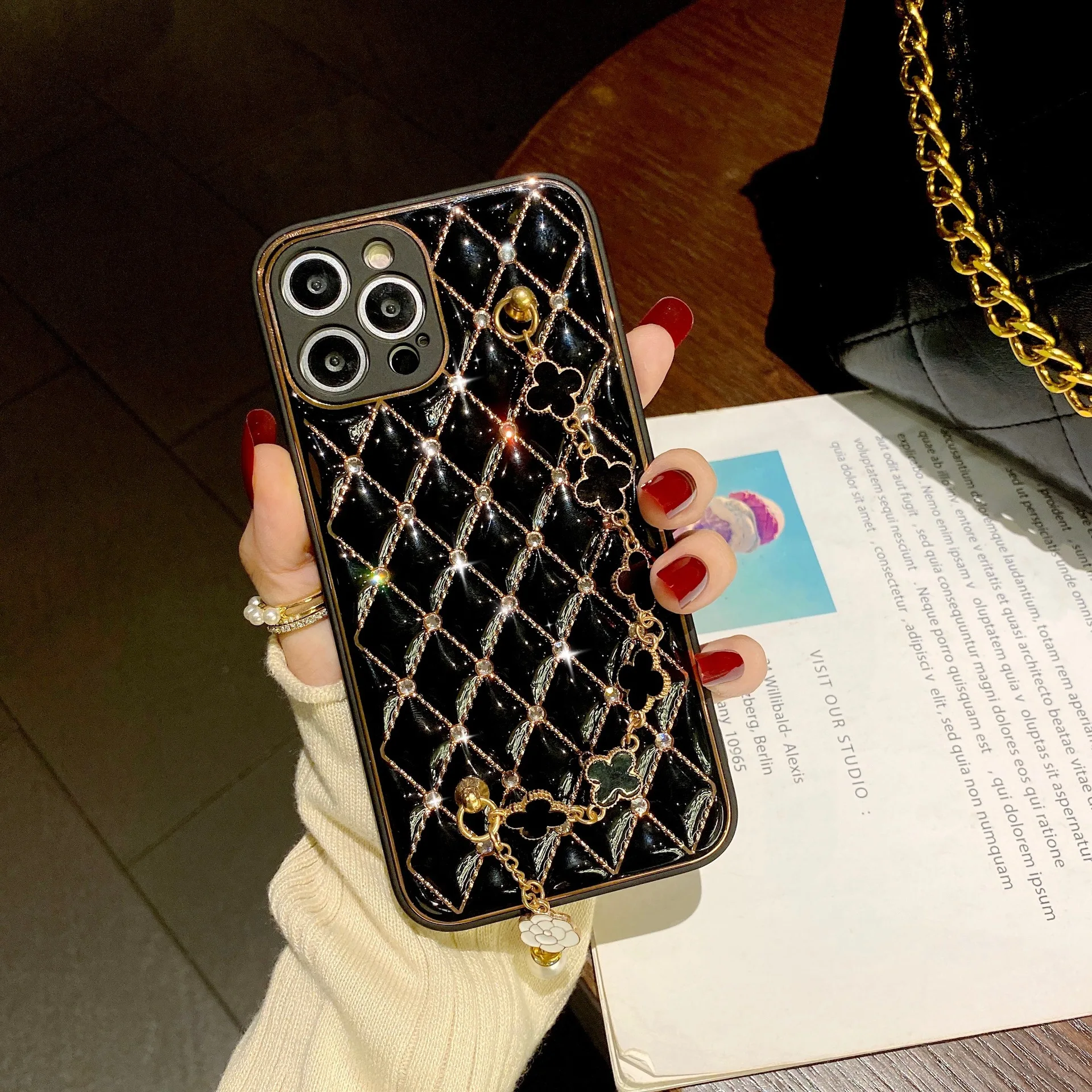 Новый роскошный чехол для телефона с цепочкой и кристаллами для iPhone 12 11 Pro Max 7 Plus XR, Модный Роскошный чехол для телефона со стразами