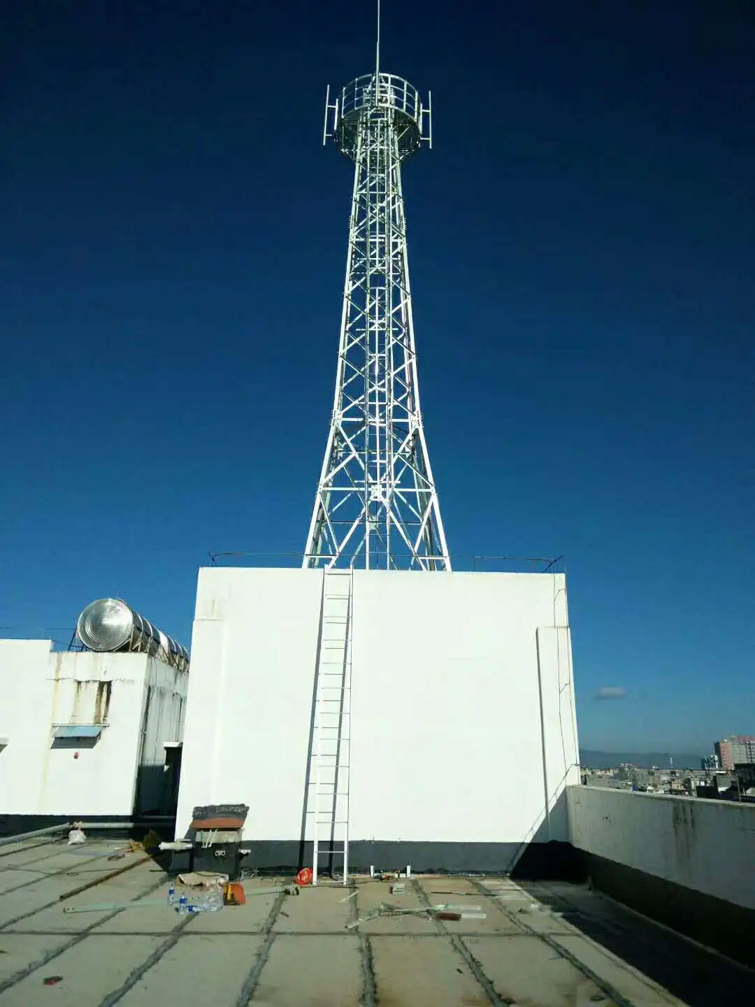 Manufacturer Price Telecom Angle Steel Mobile Communication Signal Tower