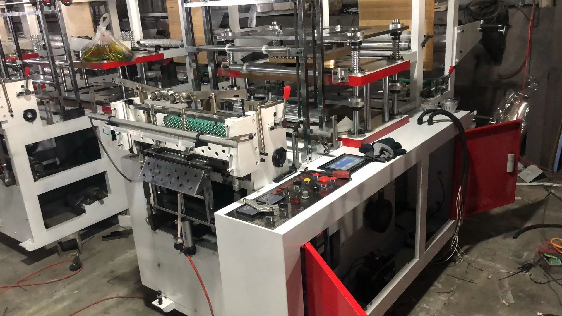 Сток высокая скорость 300 шт/мин дешевый тип двухслойная пластиковая HDPE CPE перчатка делая машину цена с горячим штифтом