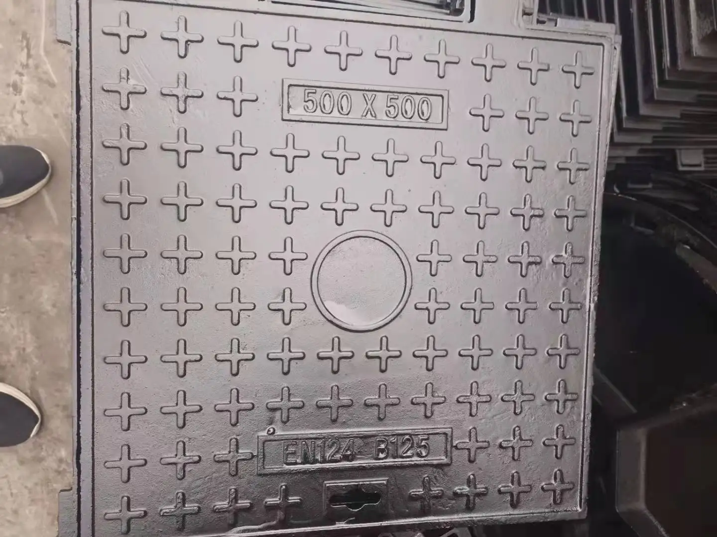 Wholesale Manhole Covers Square and Round Sewer Covers Custom Cast Ductile Iron Manhole Covers with Locking System