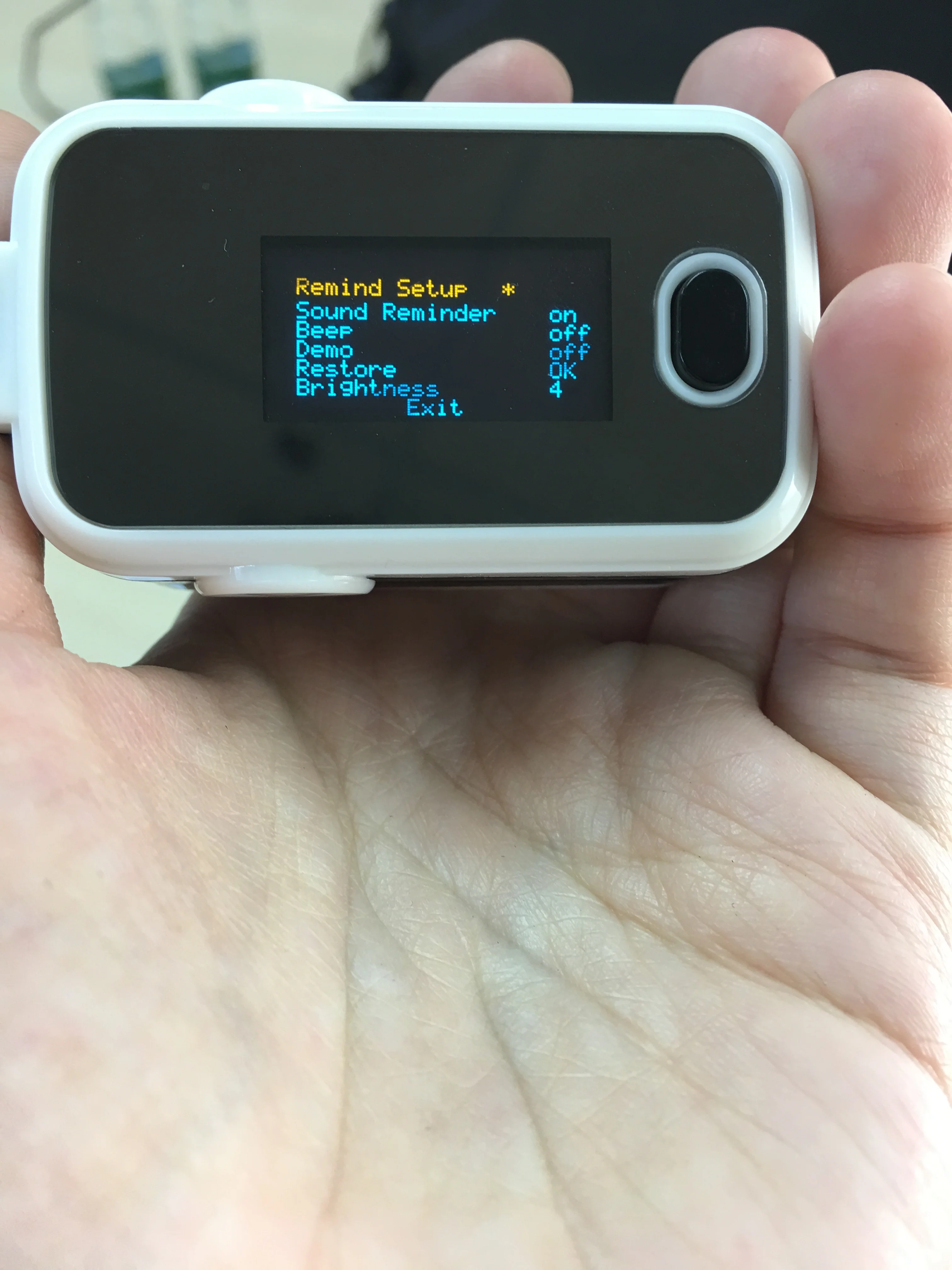 Instant Read Digital Pulse Oximeter with Alarm Setting CE Approved
