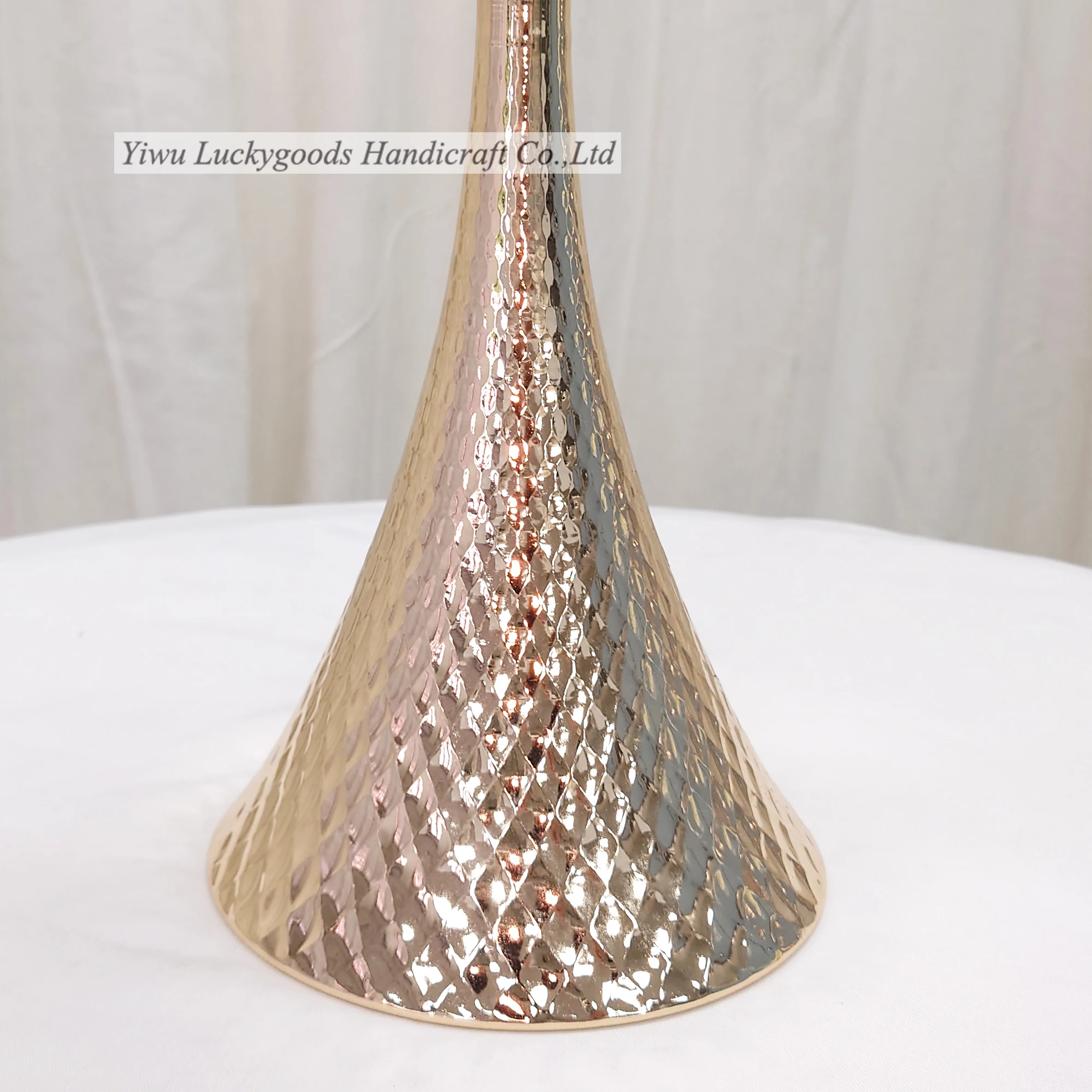 HJ210602-1 элегантные Бестселлер золото высокий, украшенные цветами и металлическими деталями Свадебные украшения для события украшения