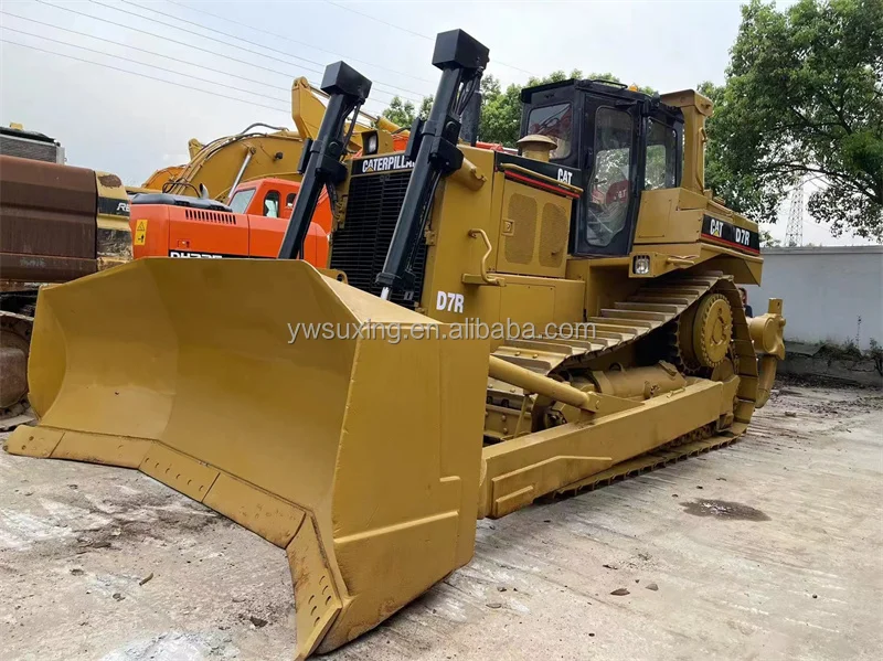 cat d7r (1).jpg