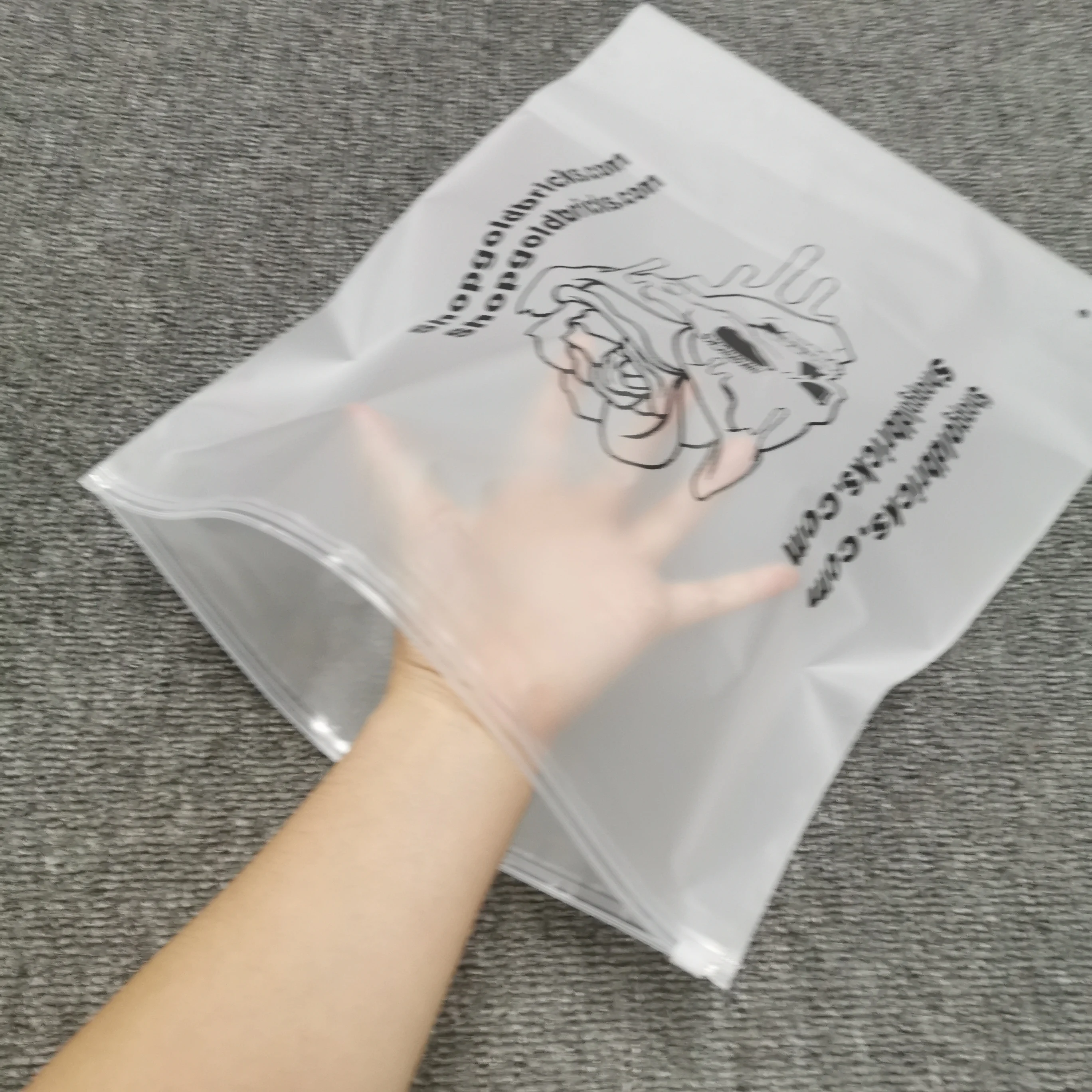 Wholesale clothing garment clothes t shirt packing zipper  lock style clear zipper plastic packaging bag