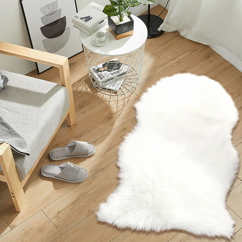 Wholesale Price Bedroom Carpet Soft Fluffy Felt Fur Area Rugs Living Room Bedroom Floor Mat White Warm Faux Fur Bedside Rug