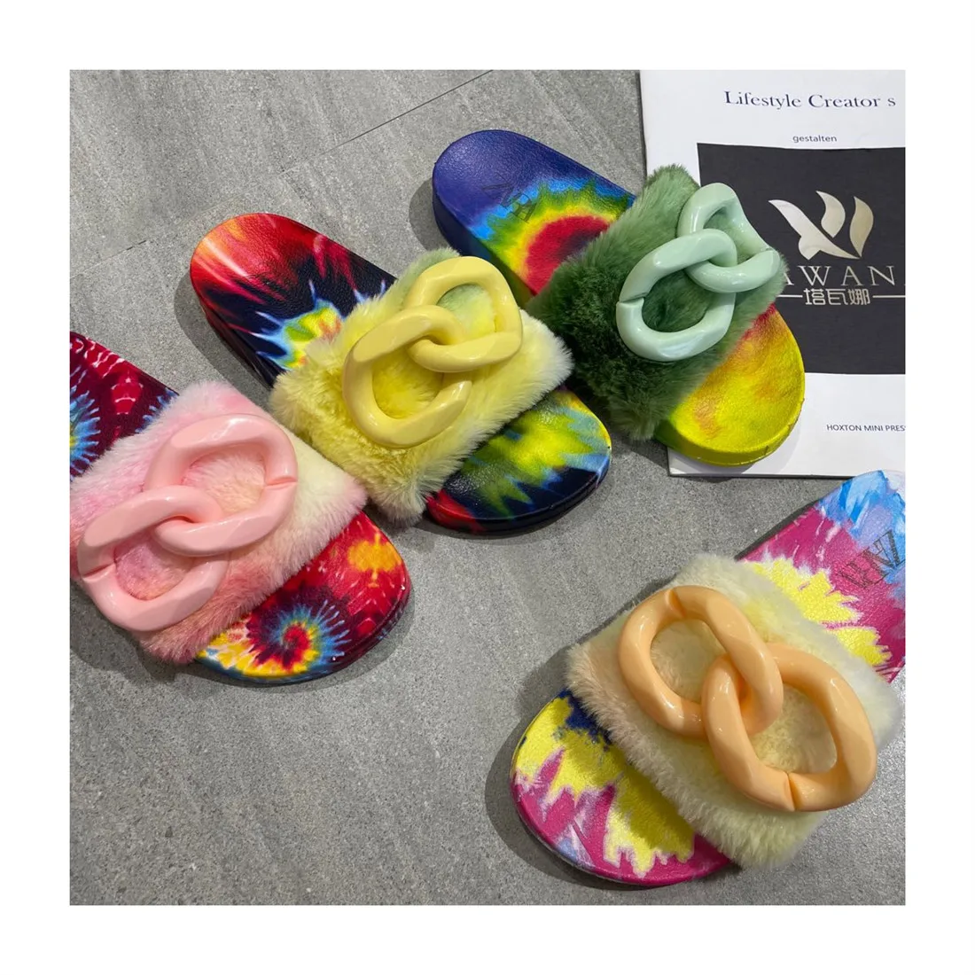 Новинка, женские сандалии, обувь на плоской подошве, разноцветные меховые пушистые тапочки с кольцами и цепочками, сланцы для зимы, дизайнерские тапочки