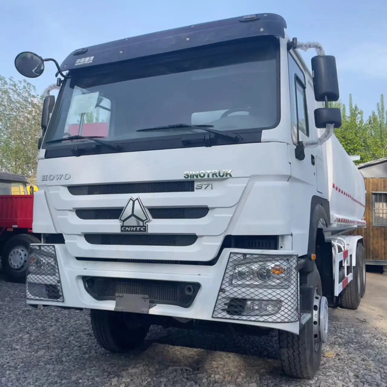 Cheap Brand New 2023 2024 Sinotruck Howo 6*4 Sprinkler Water Tanker Truck