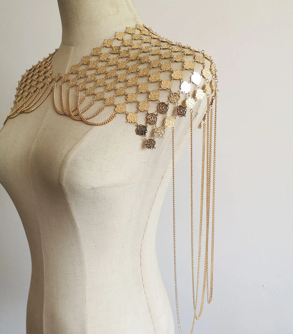 latest  design cheap metal tassel necklace ladies jewelry shoulder chain body chain