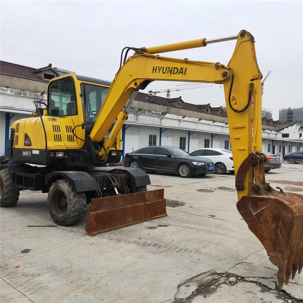 Б/у Hyundaii мини колесный экскаватор R60W-7 гидравлический машина малая конструкция ландшафтного дизайна машины 6 тонн Багер мини-экскаватор